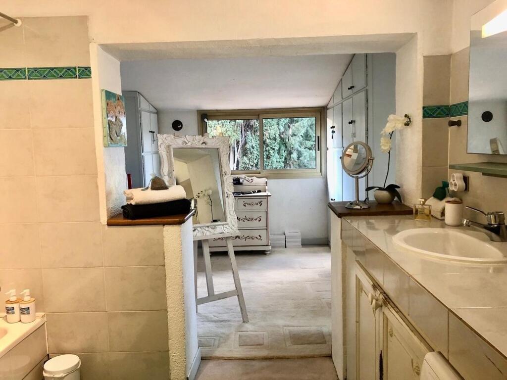 Serenity Chambre D'Hote Au Calme Des Maitres Tibetains Y Ont Sejourne 15 Mn Des Plages Apartment Mougins Exterior foto